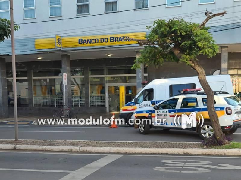 PM fecha quarteirão do Banco do Brasil em Patrocínio e prende três pessoas envolvidas em homicídio em Guimarânia