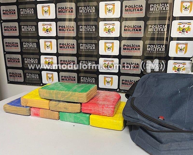 Polícia Militar Rodoviária prende passageiro de ônibus com oito tabletes de drogas na MGC-462 em Patrocínio