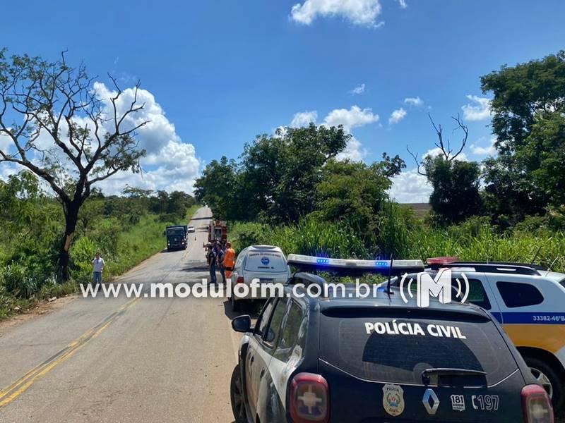 Acidente entre veículos de passeio e caminhões deixa uma pessoa morta na MG-188 em Coromandel