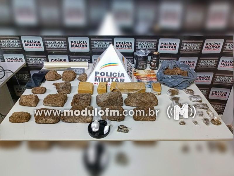 Polícia Militar intercepta veículo com drogas e prende suspeitos...