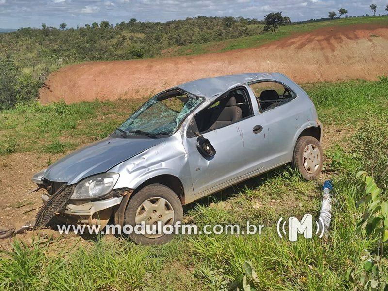 Acidente causado por buraco na pista deixa dois feridos na MG-188