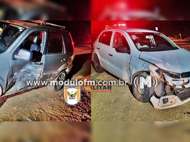 Desatenção provoca colisão entre dois veículos na MGC-462 em Patrocínio