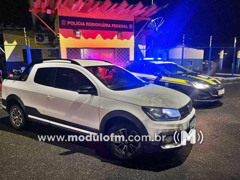 Veículo obtido por meio de fraude é recuperado pela PRF, que prende homem por estelionato na BR-365