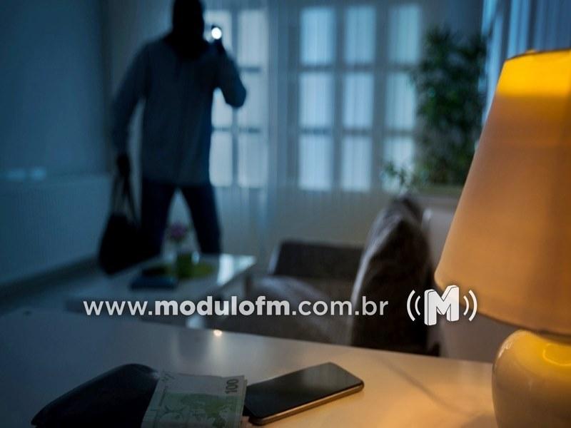 Moradora do bairro Matinha se depara com ladrão em casa, mas criminoso consegue fugir com pertences
