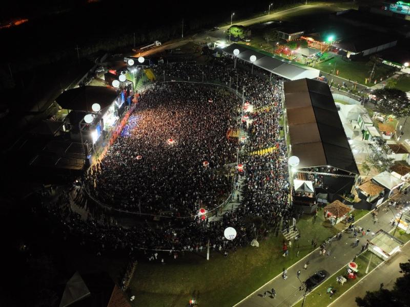Segundo dia de Fenacafé tem público superior a 30 mil pessoas; show de hoje é de Maiara & Maraisa