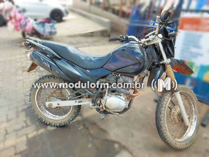 Jovem é preso em Patrocínio ao tentar vender moto furtada no Facebook