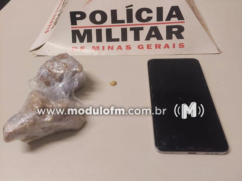 Suspeitos usam ônibus e carro para transportar crack e são presos em Guimarânia