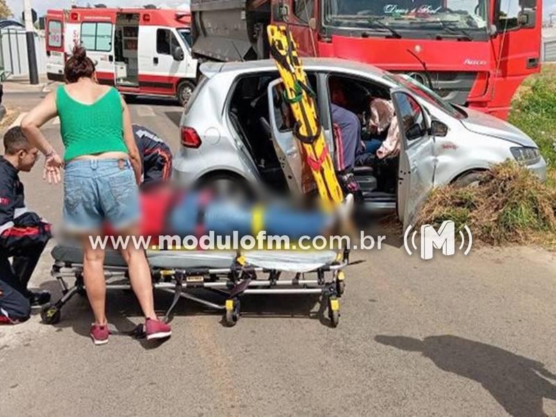 Acidente entre carro e caminhão deixa duas pessoas feridas em Patrocínio