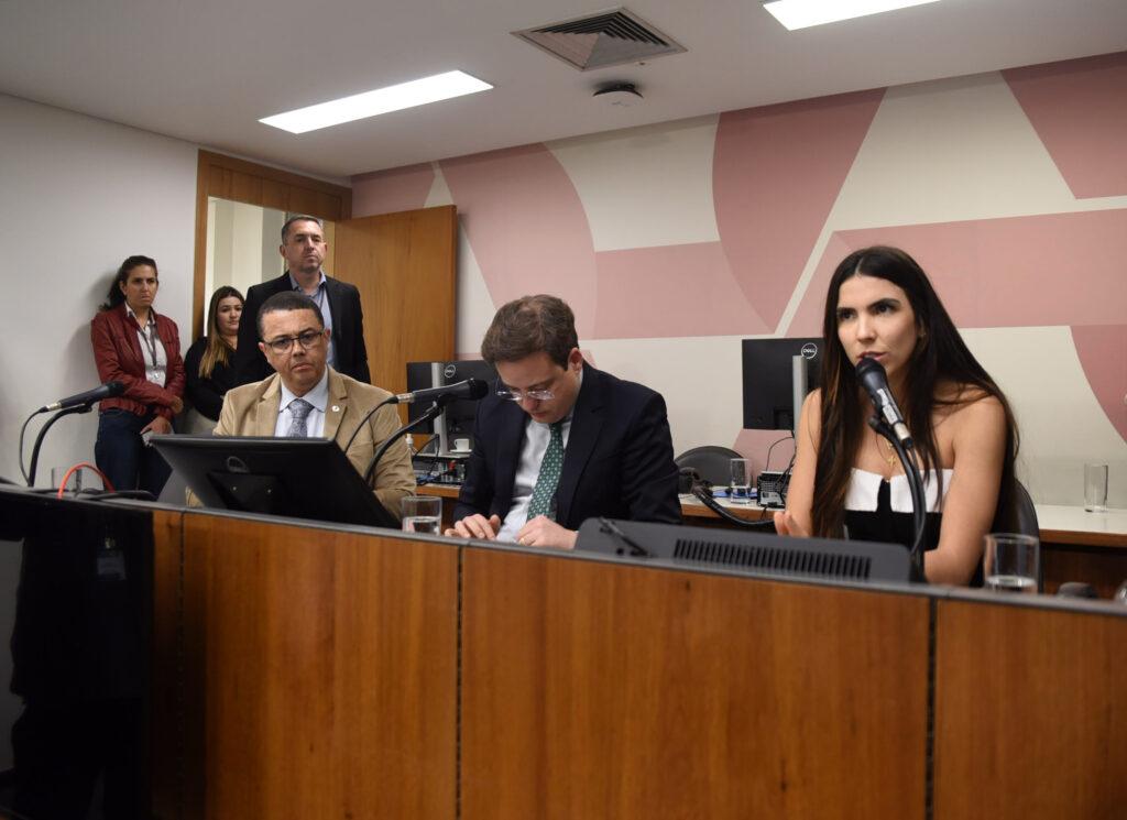 Deputada Maria Clara apresenta requerimento na ALMG após reclamações de filas em guichês de pedágio