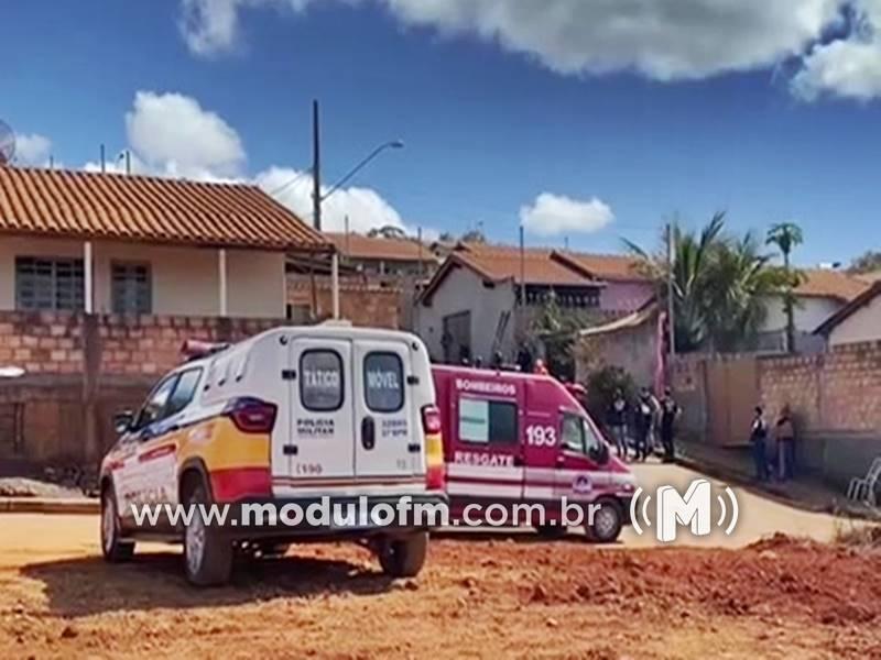 Homem armado liberta filho de 6 anos após horas de negociação com a polícia em Campos Altos
