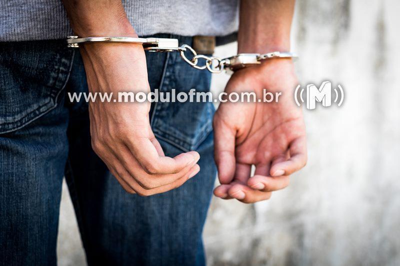 Homem de 35 anos é preso em Patrocínio após ser identificado como foragido da Justiça