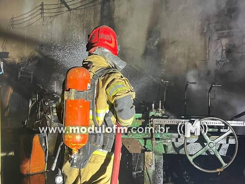 Indústria de móveis é destruída por incêndio de grandes proporções em Patrocínio