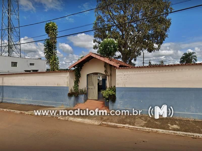 Menor de idade em motocicleta atropela e mata coveiro em frente ao Cemitério de Abadia dos Dourados