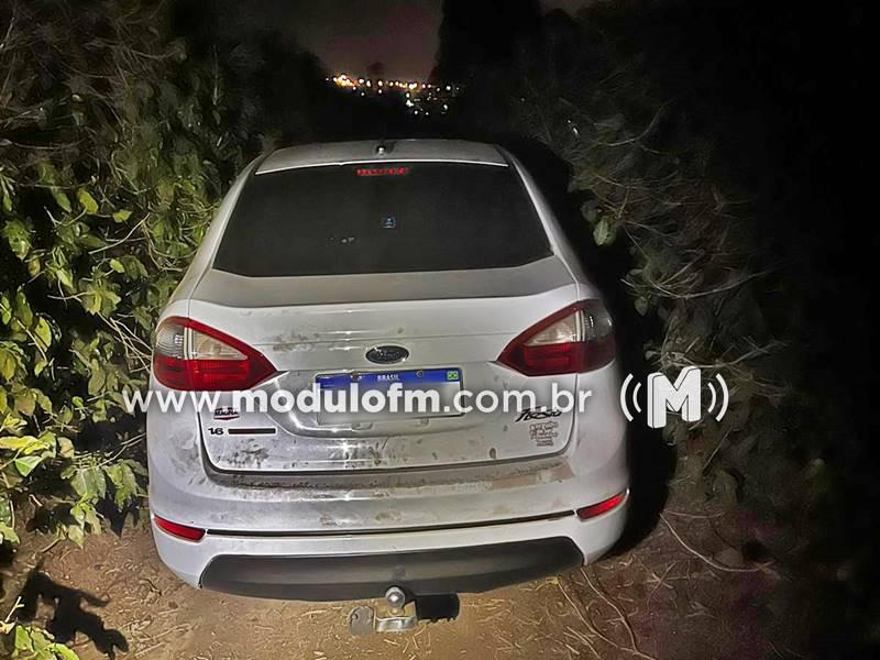 Motorista de aplicativo vive momentos de terror e tem carro roubado por criminosos armados em Patrocínio