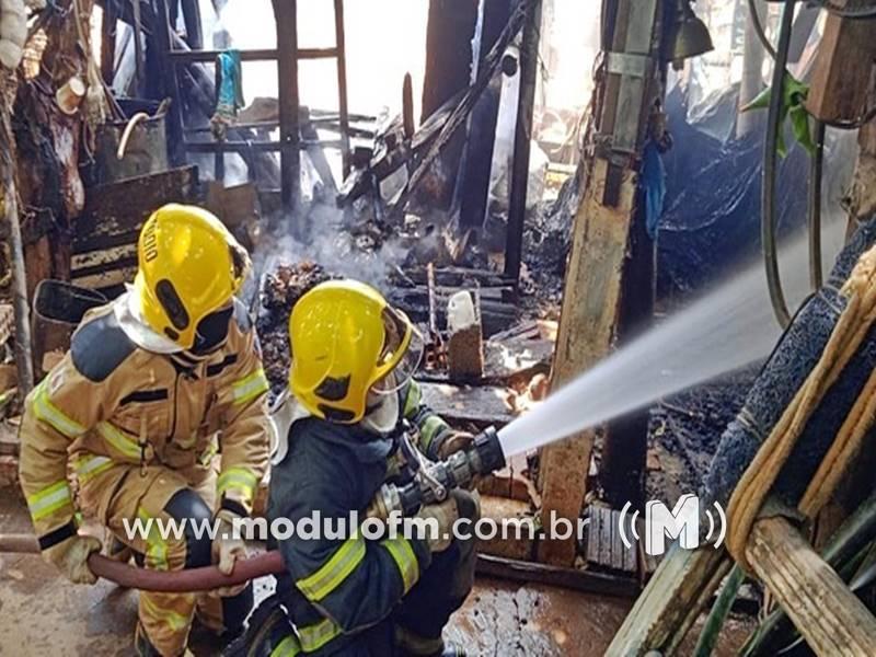 Incêndio causado por fogão a lenha danifica residência em Patrocínio