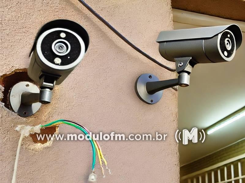 Ladrão furta câmera de segurança e danifica outra em residência no bairro Nossa Senhora de Fátima