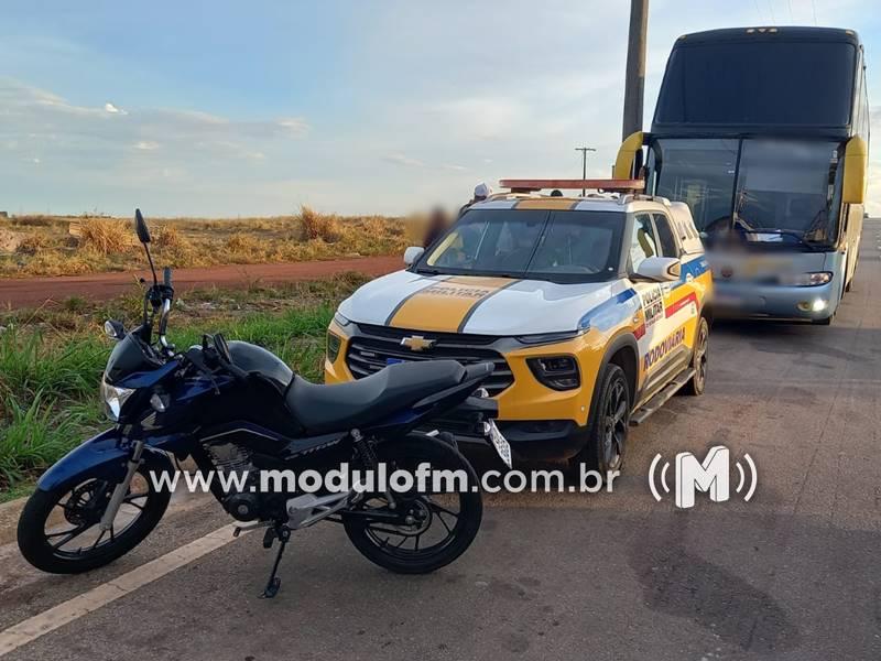 Motocicleta roubada em São Paulo e clonada é localizada em ônibus na BR-146, em Serra do Salitre