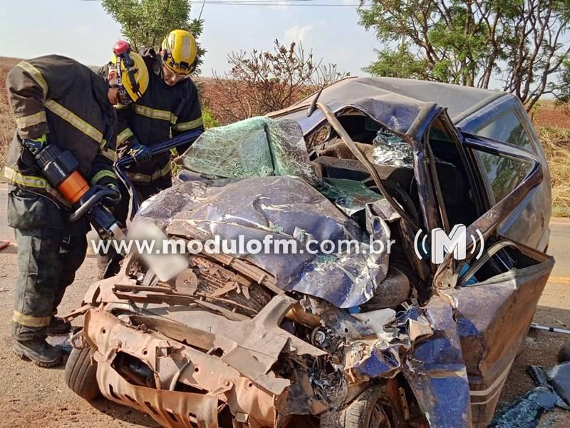 Motorista embriagado provoca acidente e deixa dois mortos na BR-352 em Coromandel
