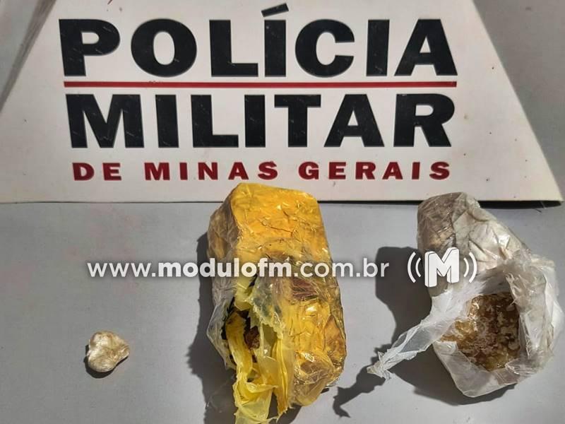Polícia Militar prende mulher e apreende adolescente por tráfico de drogas em Cruzeiro da Fortaleza