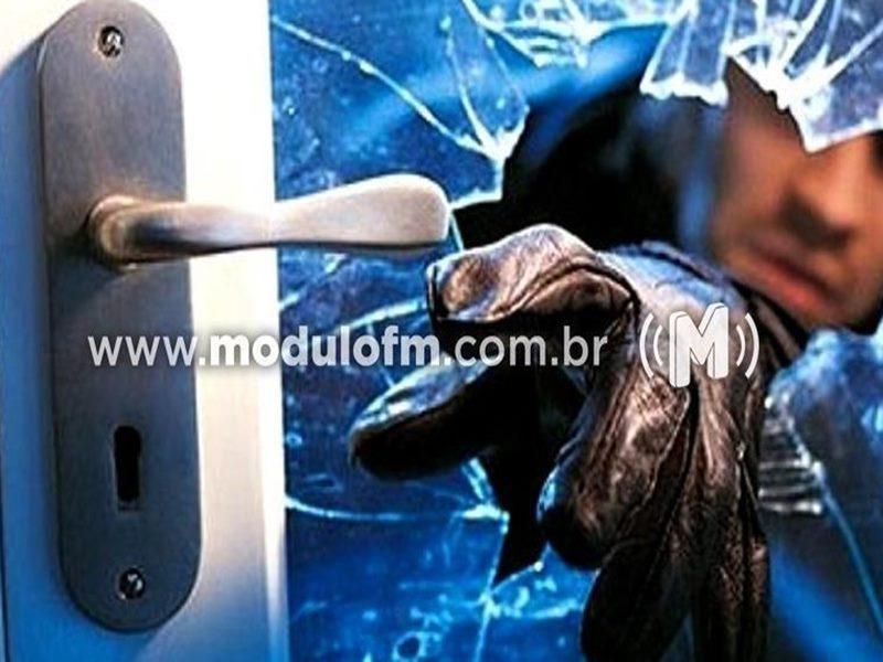 Criminosos arrombam residência e furtam dinheiro de igreja em Patrocínio
