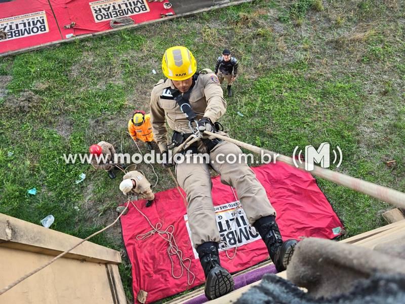 Imagem 7 do post Curso Tático Móvel recebe instruções de salvamento aquático e em altura pelo Corpo de Bombeiros de Patrocínio