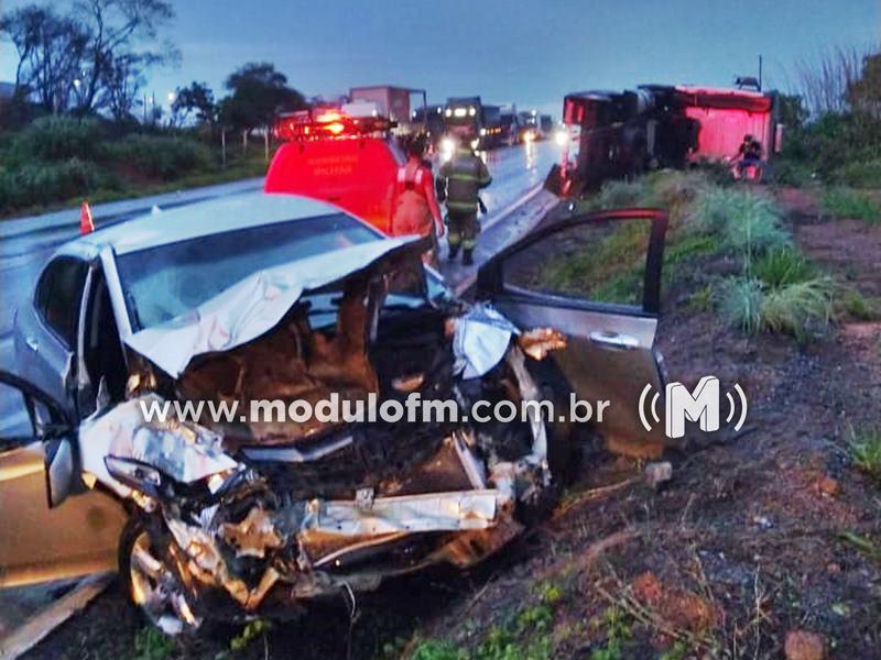 Grave acidente na BR-365 deixa uma mulher morta e três feridos, incluindo bebê de um ano