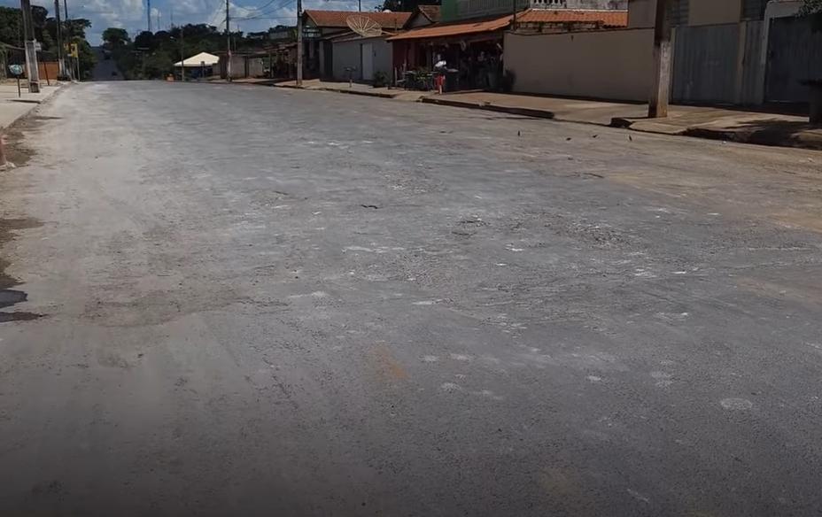 Moradores de São Benedito reclamam de derramamento de resíduos tóxicos de carretas de mineradora