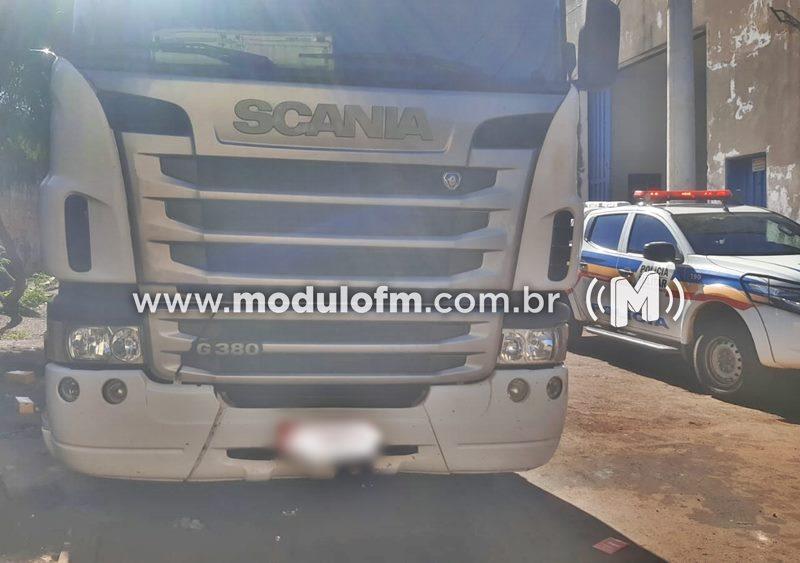 Motorista de Patrocínio é vítima de roubo de carga de café avaliada em R$ 1,2 milhão na MG-462