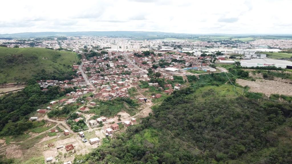 Prefeitura realiza no bairro Manuel Nunes levantamento de famílias afetadas pelas chuvas