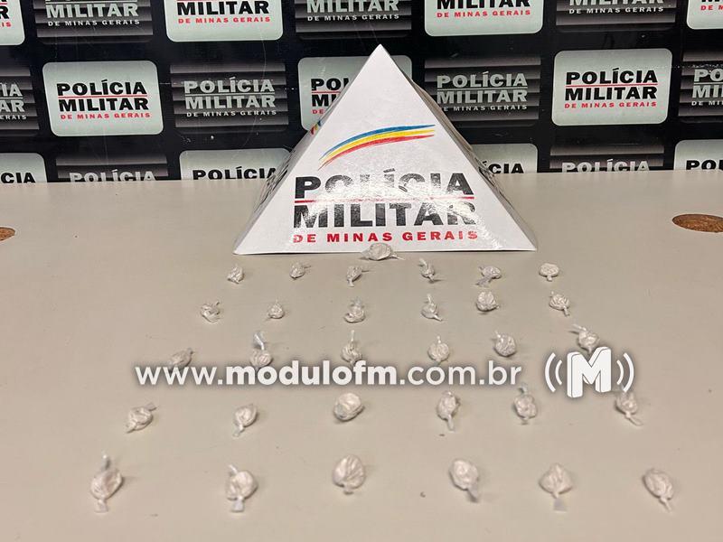 Jovem é preso suspeito de tráfico de drogas no bairro Matinha em Patrocínio