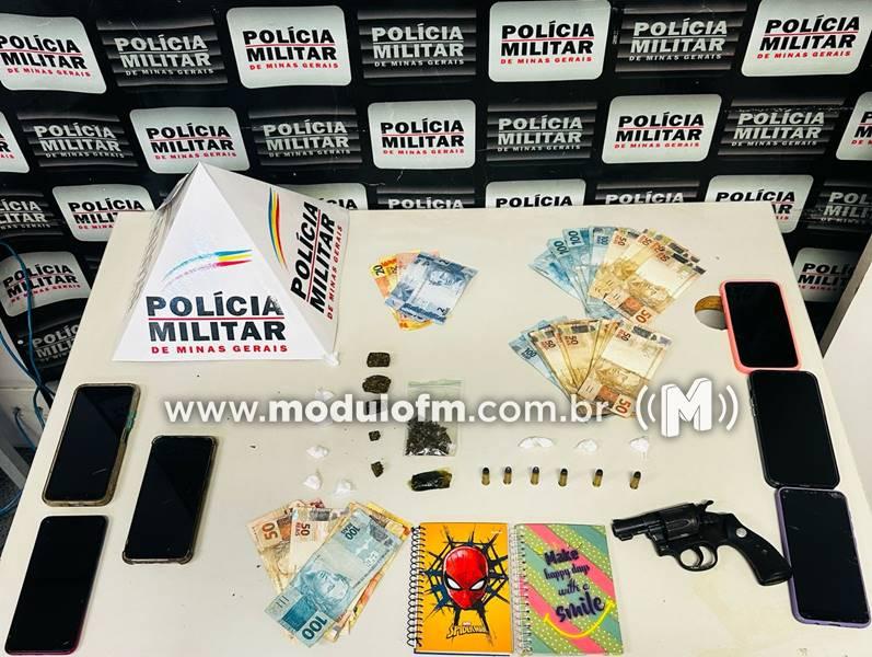 Polícia Militar realiza operação contra o tráfico em Patrocínio, prende quatro envolvidos e apreende drogas, armas e dinheiro