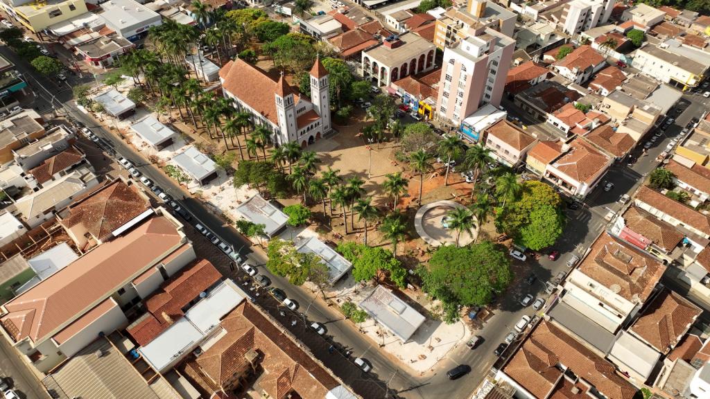 Prefeito diz quando situação dos quiosques da Praça Santa Luzia estará resolvida e que um deles ficará para a SESTRAN e a PM