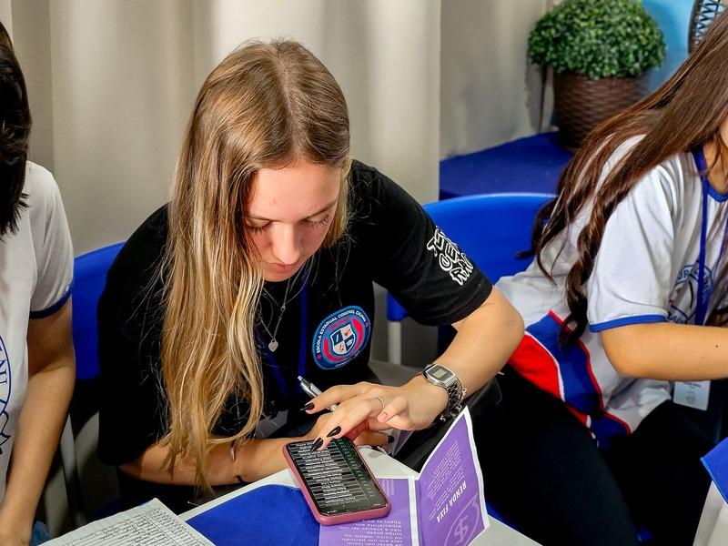 Uso de celulares nas escolas de Minas Gerais passa a ser proibido a partir da próxima segunda-feira
