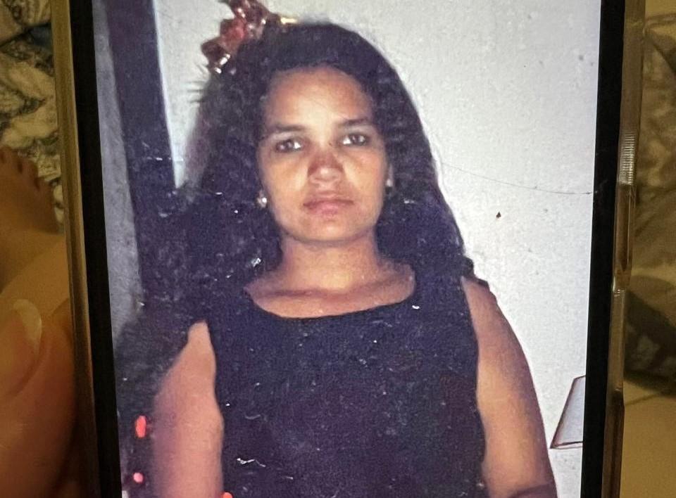 Após 33 anos, mulher procura por pai biológico da...