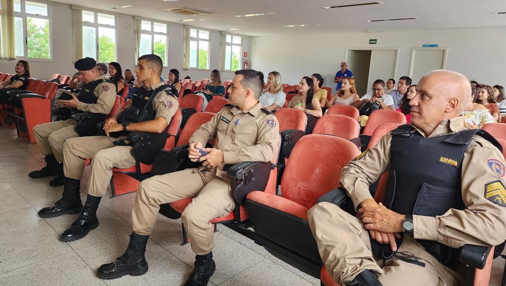Capacitação sobre atendimento à vítima de violência doméstica é...
