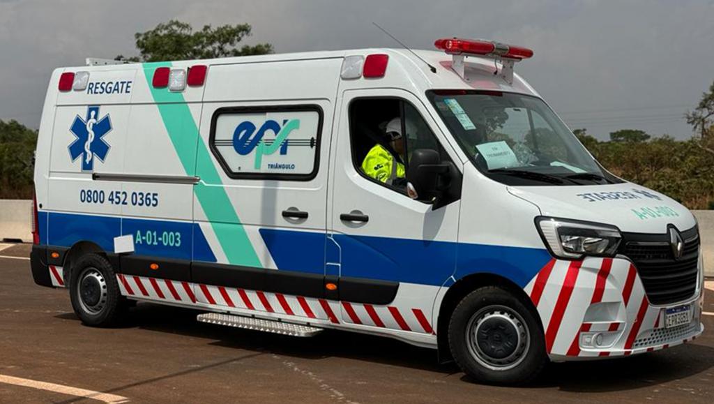 Colisão na BR-365 deixa feridos e vítima é socorrida...