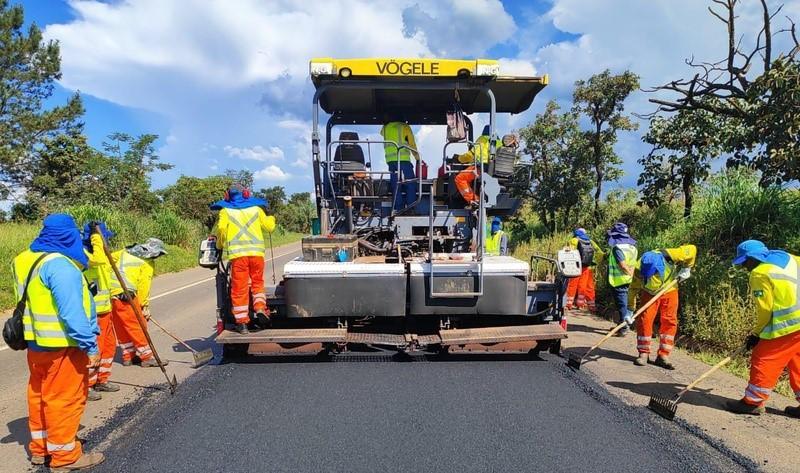 EPR Triângulo executa obras de pavimento, drenagem e sinalização...