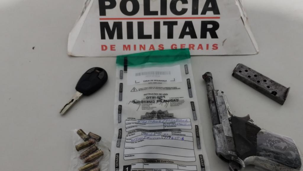 Homem é detido com arma e veículo irregular na...