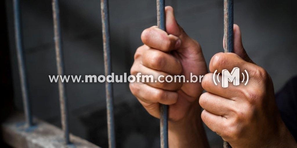 Mulher encontra cocaína no veículo do companheiro, é agredida...