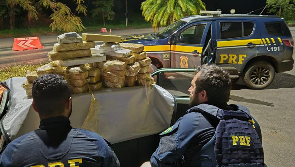 PRF de Patos de Minas prende homem com 33...