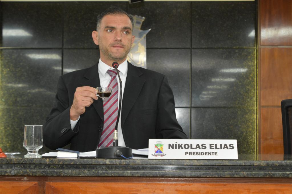Requerimento do presidente da Câmara pedindo esclarecimentos sobre transporte...