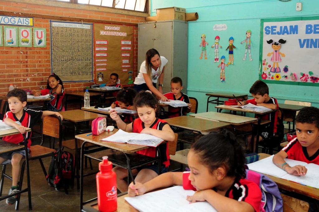 Abertas as inscrições para processo seletivo de regente de...