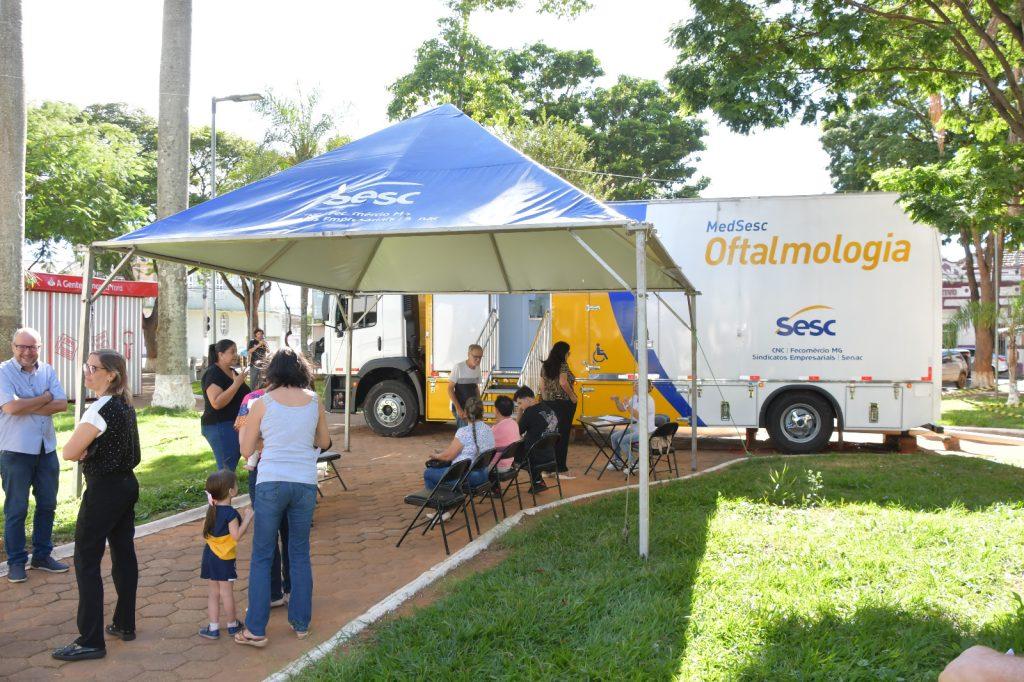 Carreta MedSesc Oftalmológica realiza atendimentos na Praça Santa Luzia...