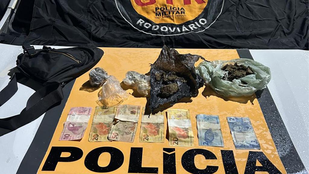 Homem com mandado de prisão é flagrado com maconha...