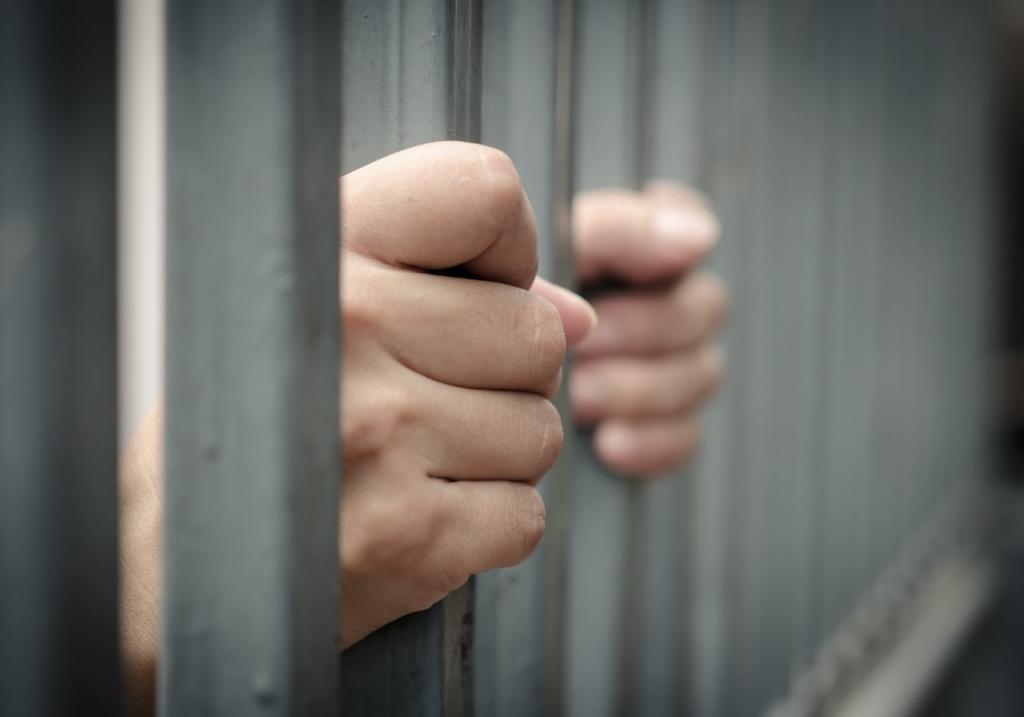 Homem é condenado a 21 anos por mandar adolescente...