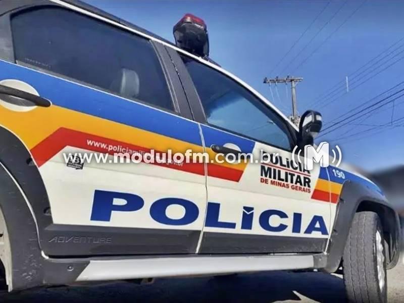 Homem tem carteira furtada enquanto atravessava faixa de pedestres...