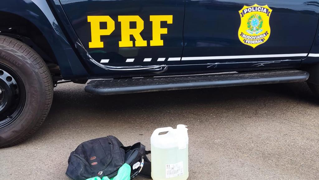 Mulher é presa na BR-365 com cerca de cinco...