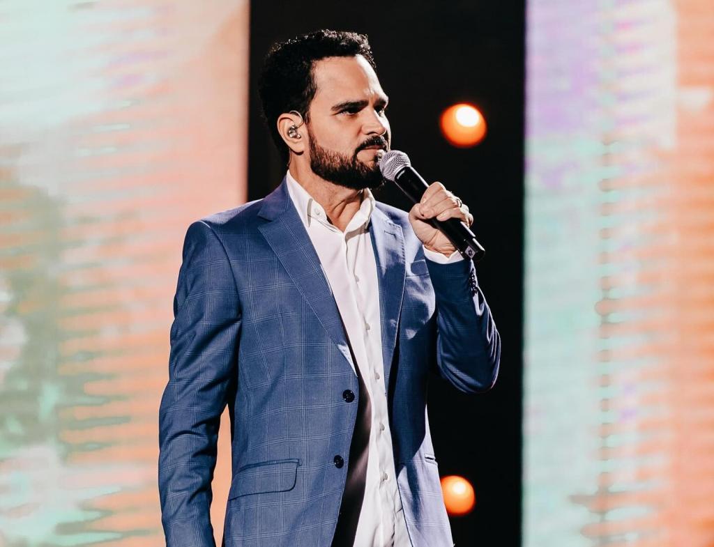 Show de Luciano Camargo abre nesta noite fase de...