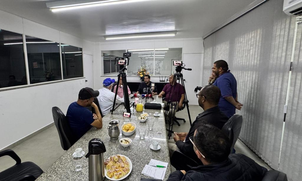 Prefeito faz balanço de seis meses e anuncia obras...