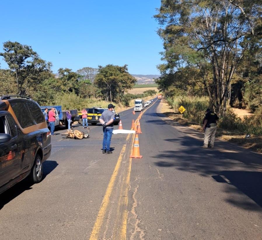 Motociclista morre em grave acidente na BR-365, próximo à...